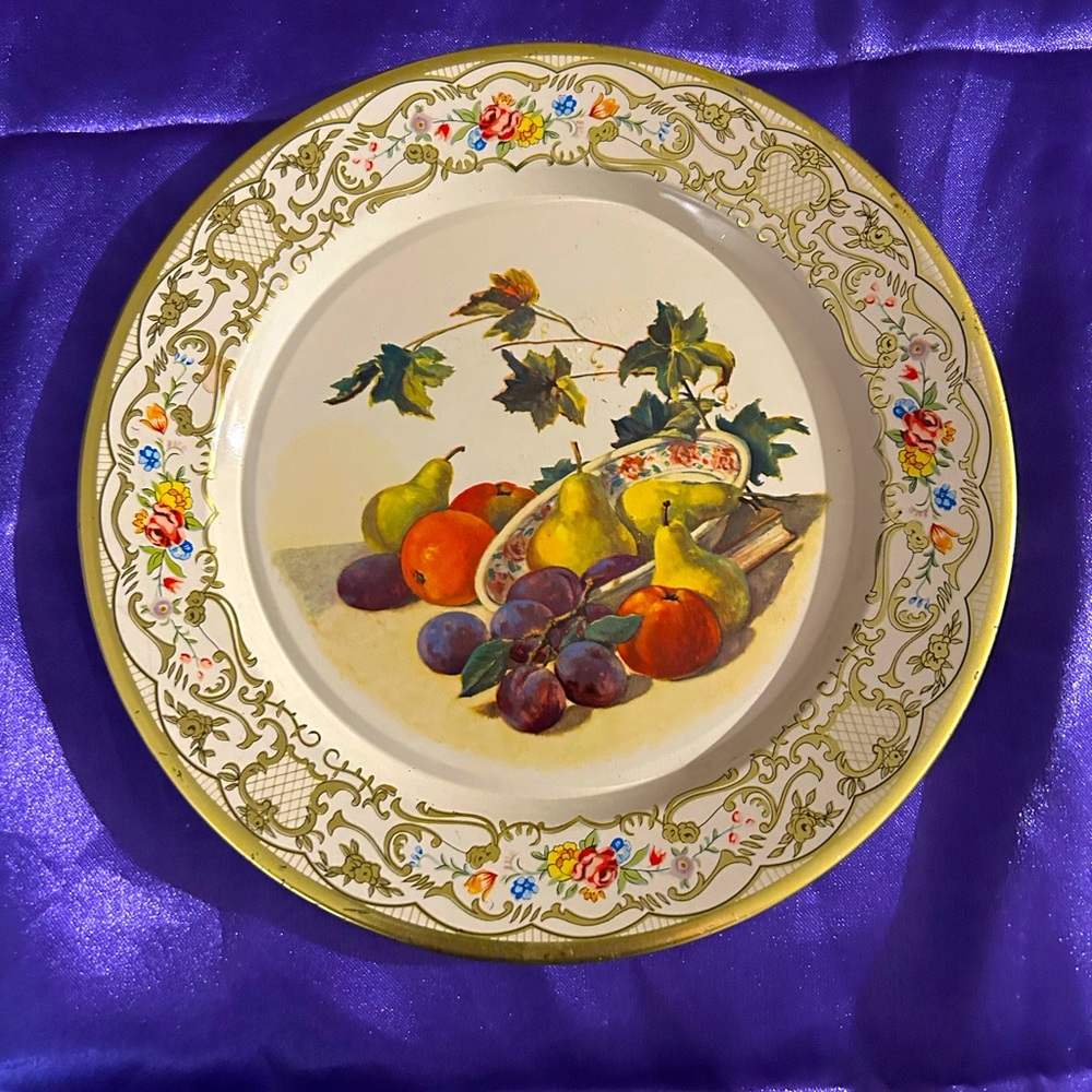 DAHER DECORATED WARE VTG Pretty Metal Fruit plate.